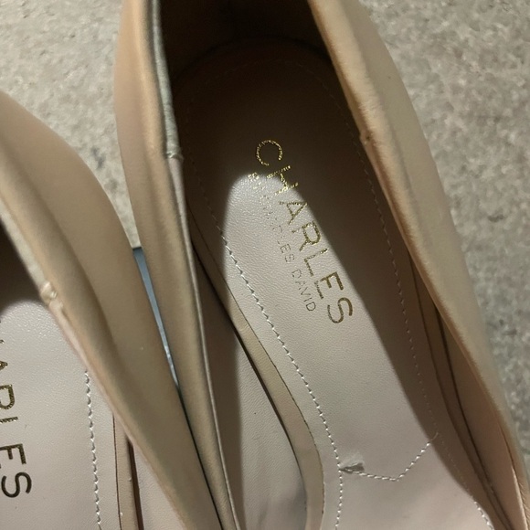 Charles by Charles David Pointed toe nude/ beige heels size 9M - Picture 5 of 7
